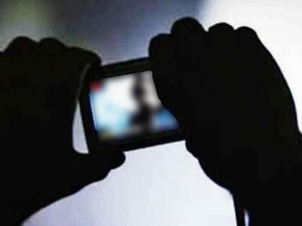दोस्त ने बनाया अश्लील वीडियो, फिर किया ब्लैकमेल