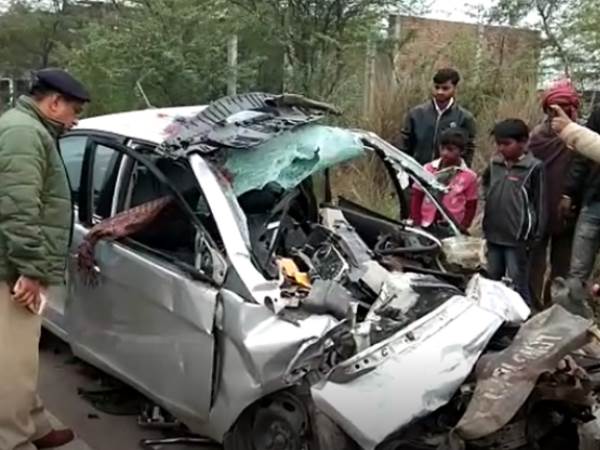 कार के उड़ गए परखच्चे