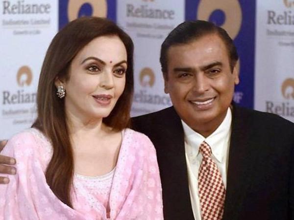 शहीदों के परिवारों की मदद को सामने आया रिलायंस फाउंडेशन