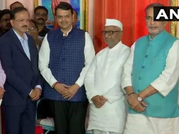 Maharashtra CM Devendra Fadnavis meets Anna Hazare ask him to call off fast Maharashtra CM Devendra Fadnavis meets Anna Hazare ask him to call off fast