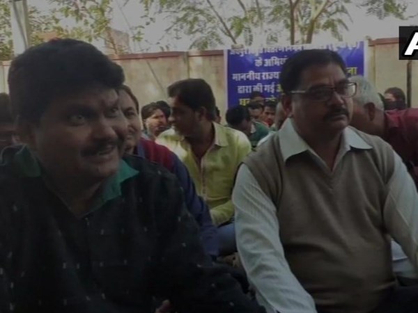 विभाग की धरने पर बैठने की चेतावनी