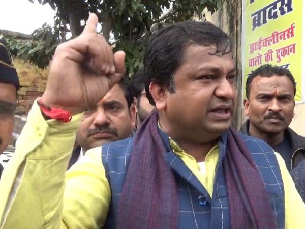 मसूद अजहर के सिर पर रखा इनाम