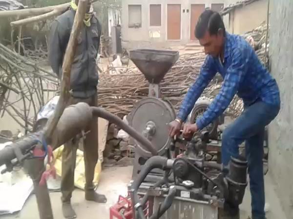 एक लीटर डीजल में 50 किलो गेहूं की पिसाई