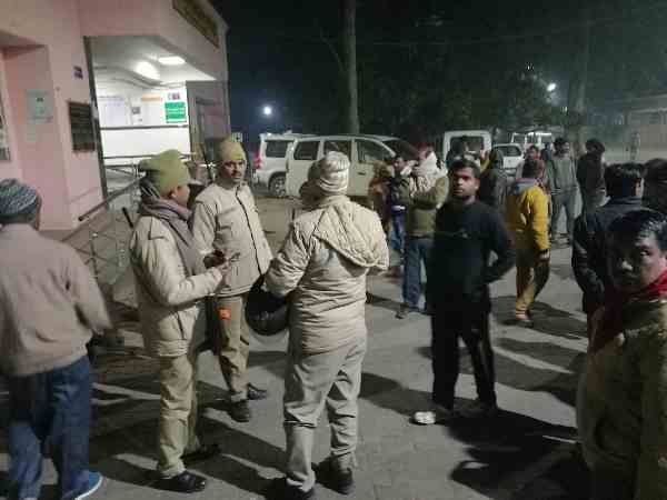 चार युवकों को लगी गोली
