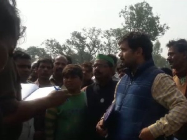 Statue of Chaudhry Charan Singh broken in Barabanki Statue of Chaudhry Charan Singh broken in Barabanki