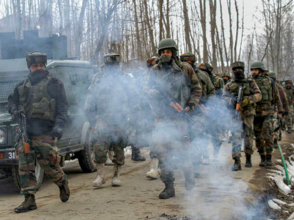Jammu And Kashmir : Encounter underway between terrorists and security forces in Kupwara Jammu And Kashmir : Encounter underway between terrorists and security forces in Kupwara