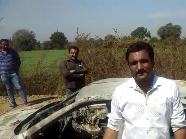 Fire in car at khargone MP, 3 young men are Safe Fire in car at khargone MP, 3 young men are Safe