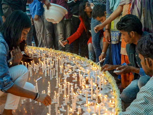तमाम कलाकारों ने बहिष्कार का किया विरोध