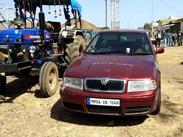 Sagar police arrest two girls in liquor smuggling case Sagar police arrest two girls in liquor smuggling case