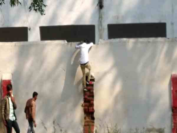 बोर्ड परीक्षा में हो रही नकल