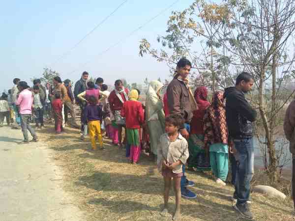 baby girl body found floating in the river in bahraich in up baby girl body found floating in the river in bahraich in up
