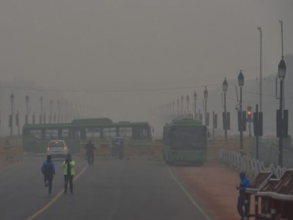 Cold in delhi ncr broke 12 year record, 11 trains running late Cold in delhi ncr broke 12 year record, 11 trains running late