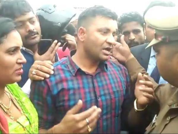 छुट्टी पर घर आया है जवान