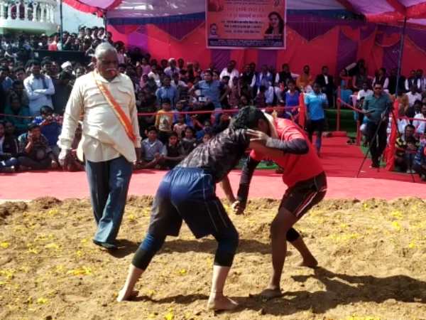 दंगल गर्ल स्टाइल में लगाए दांव पेच