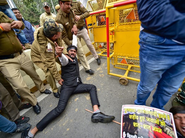 protesters reach Pakistan embassy after Pulwama terror attack protesters reach Pakistan embassy after Pulwama terror attack