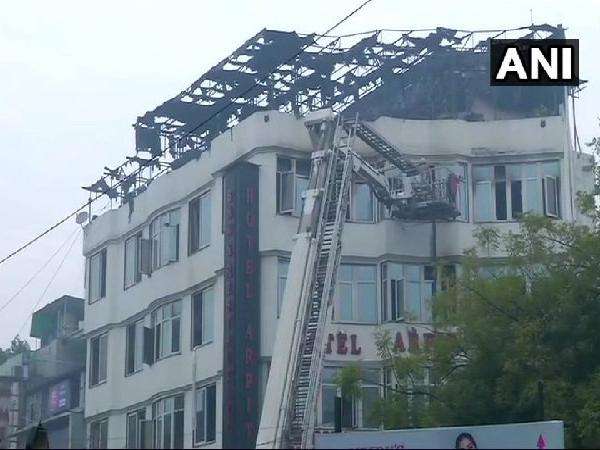 तकिये के सहारे चौथी मंजिल से छलांग