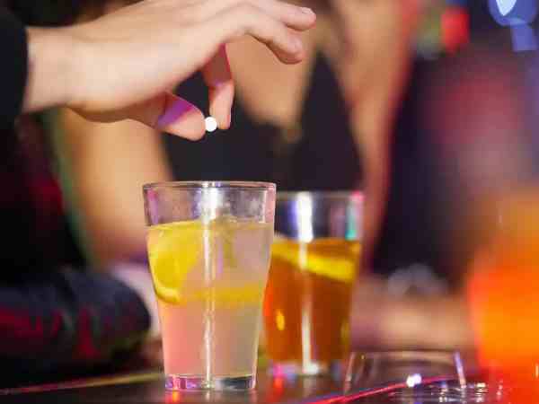 girl boyfriend physically attacked birthday girl after giving her drink girl boyfriend physically attacked birthday girl after giving her drink
