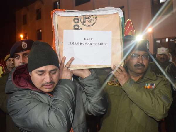 Pakistan murdabad and Bharat Mata Ki Jai slogans in DSP Aman Thakur last rites Pakistan murdabad and Bharat Mata Ki Jai slogans in DSP Aman Thakur last rites