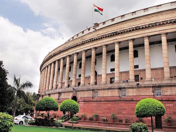 राष्ट्रपति को सौंपी गई थी कैग रिपोर्ट