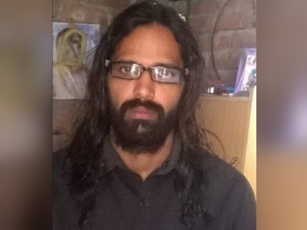 कॉल सेंटर में ही छूट गया बैग, मोबाइल और कपड़े