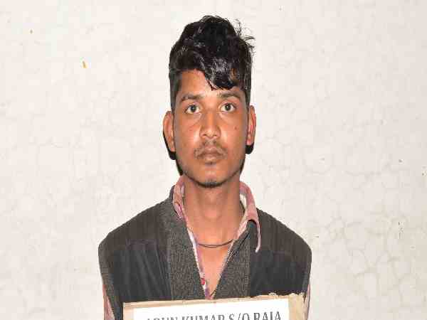 फरार तस्कर की तलाश