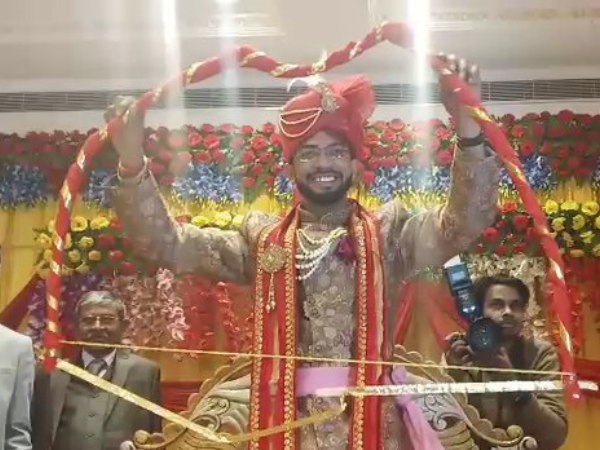 दूल्हे ने तोड़ा धनुष