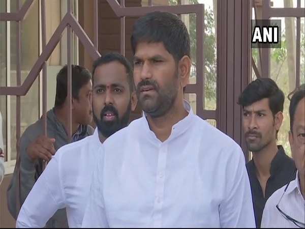 Karnataka: Congress MLA JN Ganesh arrested JN allegedly assaulting Anand Singh Karnataka: Congress MLA JN Ganesh arrested JN allegedly assaulting Anand Singh