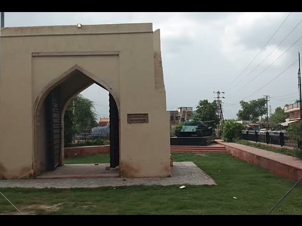 छाती पर बम रखकर फेर दिया नापाक मंसूबों पर पानी