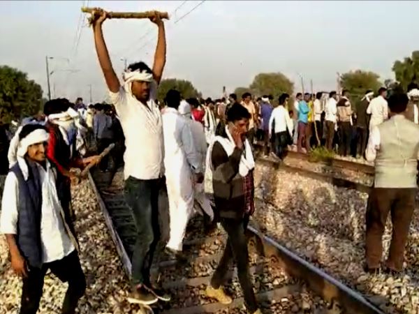 Gujjar reservation begins in Rajasthan, trains stop at Delhi-Mumbai rail track Gujjar reservation begins in Rajasthan, trains stop at Delhi-Mumbai rail track