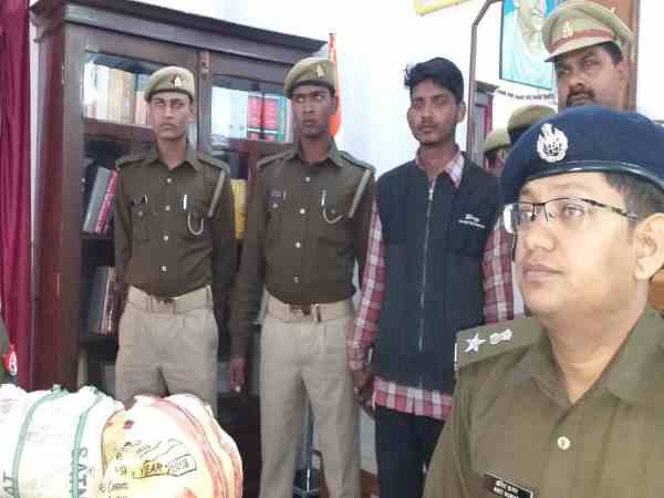 साढ़े नौ किलो चरस बरामद