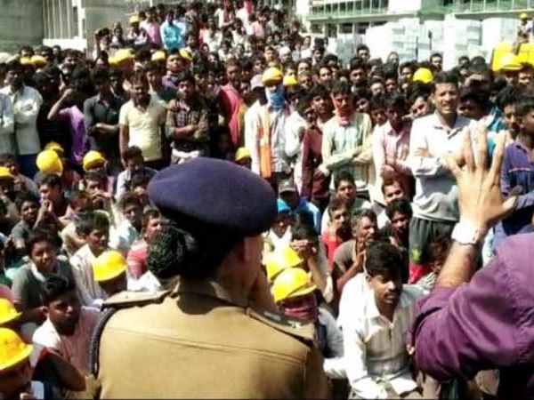 Worker Dies at surat diamond bourse building Worker Dies at surat diamond bourse building