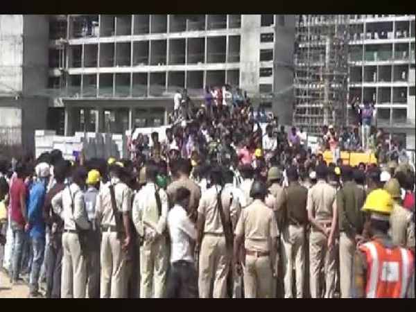 Worker Dies at surat diamond bourse building Worker Dies at surat diamond bourse building