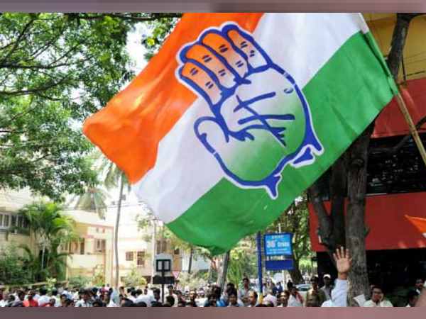 चुनाव से पहले 10 विधायकों ने छोड़ी थी कांंग्रेस