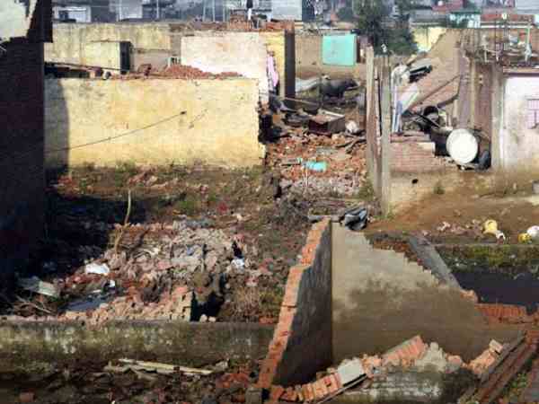 houses collapse after heavy storm hits noida houses collapse after heavy storm hits noida