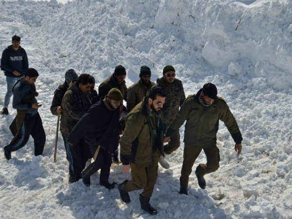 रविवार को दिया बच्चियों को जन्म