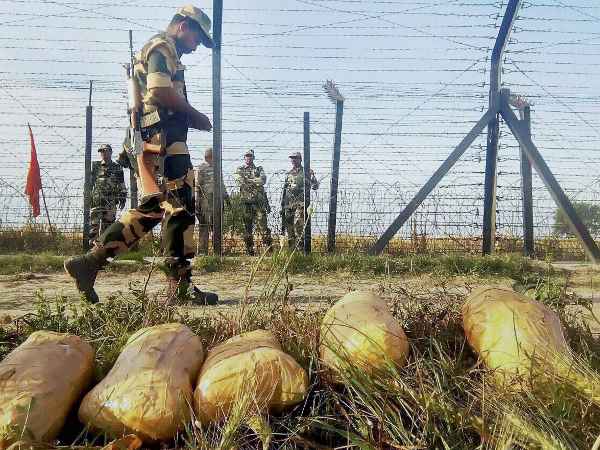 सीमा पर सेना के साथ दुश्मनों से लड़ने की जताई इच्छा