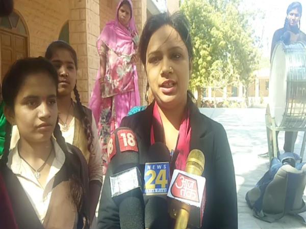 jodhpur School Girls beat the young man on Propose day jodhpur School Girls beat the young man on Propose day
