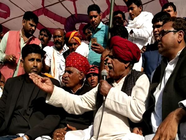 Gujjar reservation begins in Rajasthan, trains stop at Delhi-Mumbai rail track Gujjar reservation begins in Rajasthan, trains stop at Delhi-Mumbai rail track