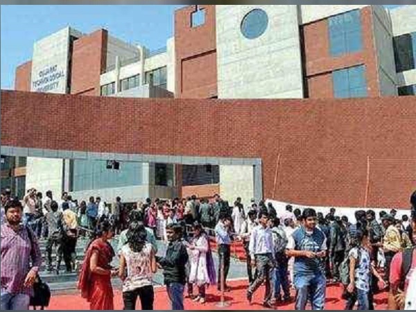 'छात्रों की सुरक्षा सुनिश्चित करने के लिए कदम उठायें'