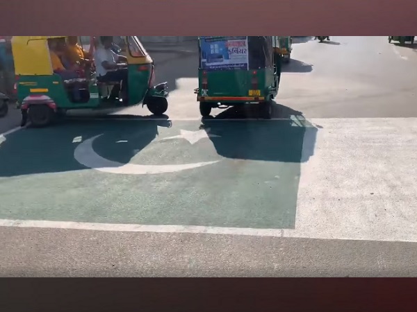टायर जलाए, नारे लगाए: