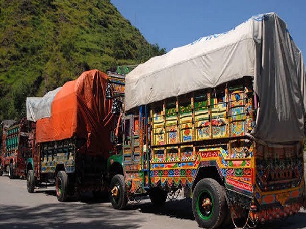 Pulwama attack: Gujarat tomato growers stop export to Pakistan Pulwama attack: Gujarat tomato growers stop export to Pakistan