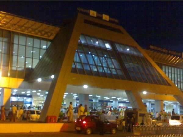 woman held with gold worth Rs 40 Lakhs on ahmedabad airport woman held with gold worth Rs 40 Lakhs on ahmedabad airport