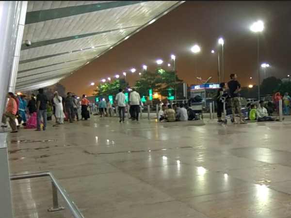 woman held with gold worth Rs 40 Lakhs on ahmedabad airport woman held with gold worth Rs 40 Lakhs on ahmedabad airport