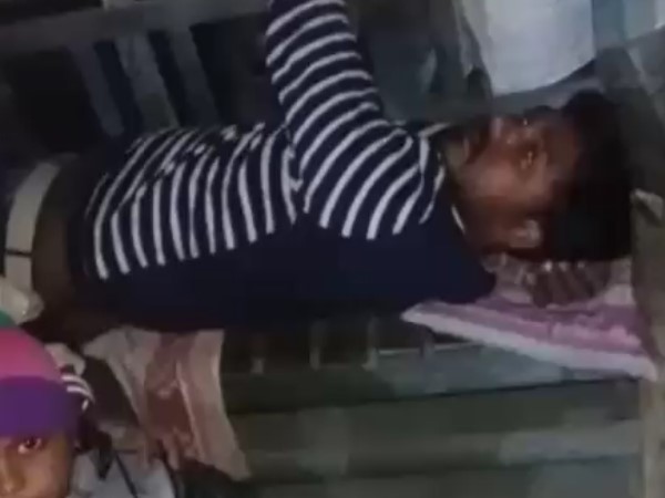 man beaten up by auto drivers for opposing eve teasing with wife man beaten up by auto drivers for opposing eve teasing with wife