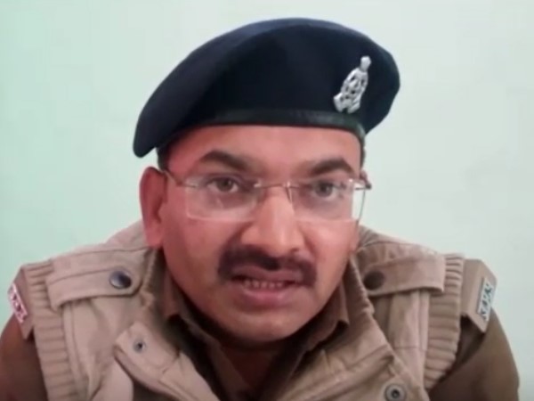 man beaten up by auto drivers for opposing eve teasing with wife man beaten up by auto drivers for opposing eve teasing with wife