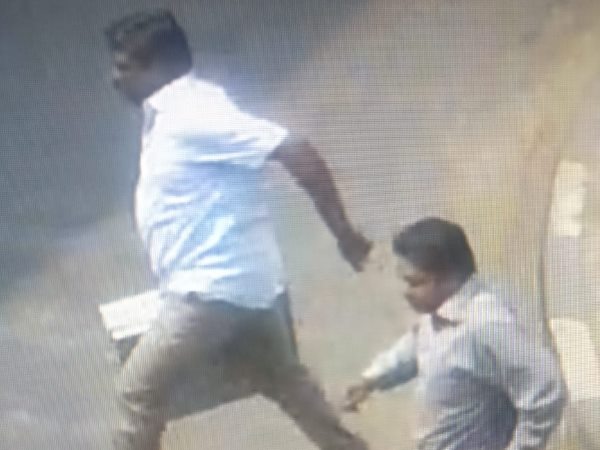 thieves steals 28 lakh cash from SBI branch in Pune caught on cctv thieves steals 28 lakh cash from SBI branch in Pune caught on cctv