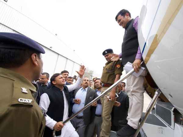 ADM and CO who stopped Akhilesh on the airport gets threatening on facebook ADM and CO who stopped Akhilesh on the airport gets threatening on facebook