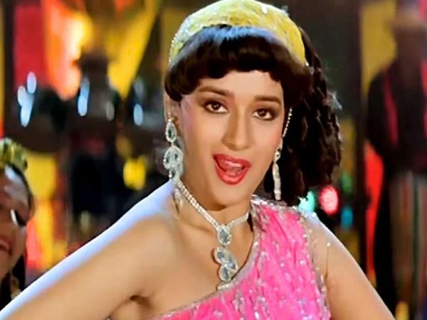 एयरपोर्ट से निकलीं तो बच्चे ने बोला- 'वो देख हीरोइन... हीरोइन'
