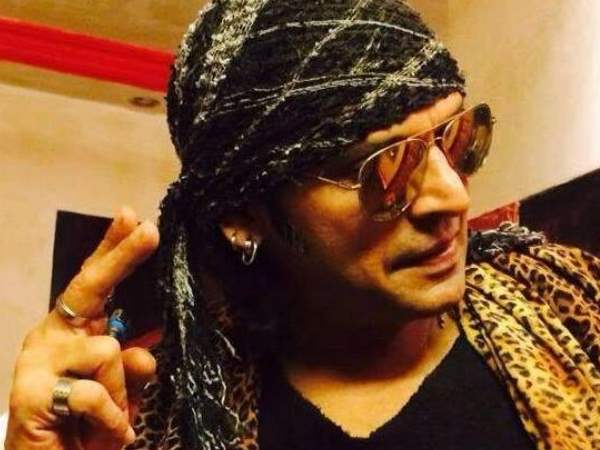 महेश आनंद के पास नहीं थे पानी के भी पैसे, भाई ने की थी ठगी महेश आनंद के पास नहीं थे पानी के भी पैसे, भाई ने की थी ठगी