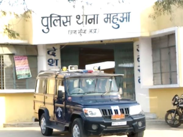 Husband reached police station with wifes chopped head Husband reached police station with wifes chopped head